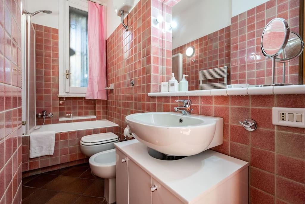 Appartement A Due Fermate Dal ColosseoWi-Fi & Netflix Gratis à Rome Extérieur photo
